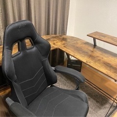 L字　ゲーミングテーブル　ゲーミングチェアの画像