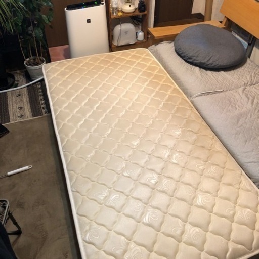 シングルのベットマットレスになります。