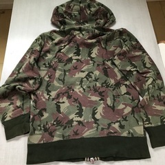 迷彩パーカーの画像