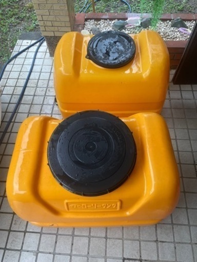 水 タンク ２個 各200 L 水 タンク 2個 各200 L