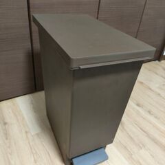 ニトリ45L足踏みゴミ箱