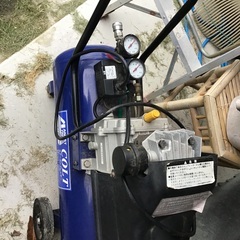 コンプレッサーと備品