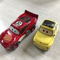 トミカ　カーズ　2つ