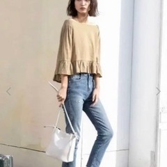 fifth  新品未使用タグ付き　カーキ色 フリル袖 春秋物ブラウス Mの画像