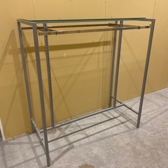 アパレル店舗什器　ガラス棚付きハンガーラックの画像