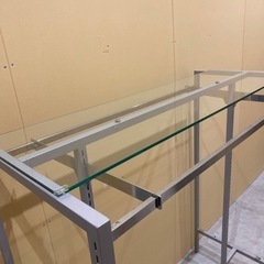 アパレル店舗什器　ガラス棚付きハンガーラックの画像