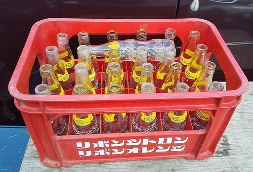 リボンオレンジ空き瓶２５本（うち３本は底割れあり）＋箱