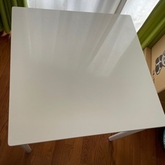 ダイニングテーブル白　２人用の画像