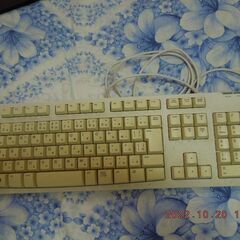マウスとキーボード（黄変あり）ELECOMの画像