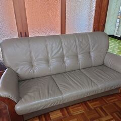 3人掛ソファの画像