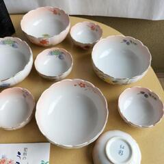 有田焼　季節の花柄　和食器　薄ピンク　親子鉢揃　うつわ・小鉢の画像