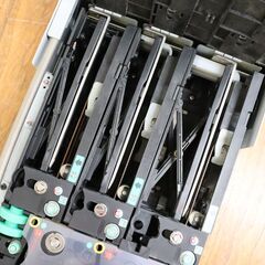 【ヤ取7/13終了】≪J1094ジ≫通電OK GLORY/グローリー 自動釣銭機 RT-200/RAD-200 硬貨/紙幣 レジ釣銭機 レジ/会計 店舗用 ドロワー付き/鍵付き 現状品 の画像