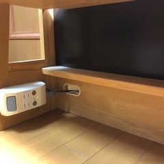 学習机　上　棚　ライト付きの画像