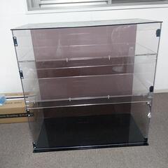 コレクション棚　アクリル製　鍵付　　棚　ショーケースの画像