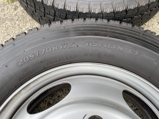 921-2）三菱キャンタースタッドレス6本！205/70R17.5 115/113N トーヨースタッドレス 中古6本セット！18年製