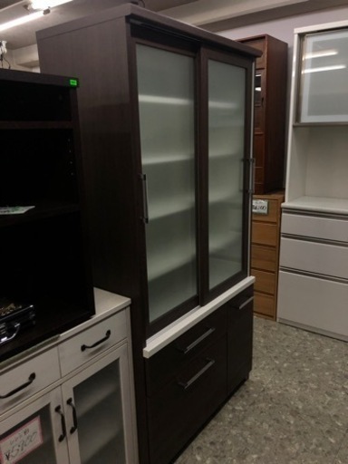 シンプル食器棚