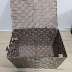 ニトリ　蓋付きバスケットの画像