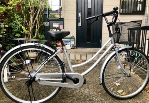 26型 シルバーの自転車 格安自転車