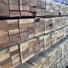 【格安】杉胴縁　未乾燥材　4000×18×45 1束10本入！丁張り、下地材、DIYなどに。在庫165束ありますので複数の方へ販売できます。の画像