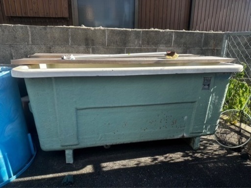 生け簀　タンク　７５０リットル　水槽　金魚飼育などに　値下げしました！