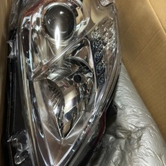 プリウス30 us仕様ヘッドライト左右セットの画像