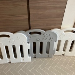 Carazベビーサークル　人気のMサイズ9枚　土台付き　美品の画像