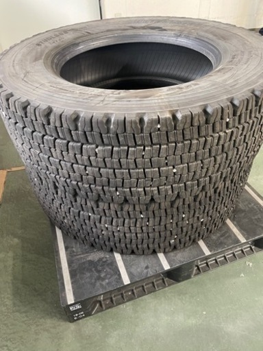ブリヂストン　295/70R22.5 スタッドレス　2本