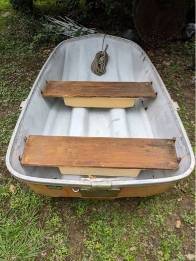 値下げしました。2人乗りボート2馬力船外機付き