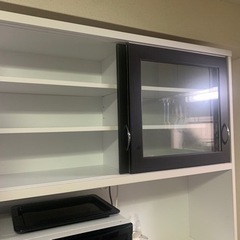 終了】大型食器棚。電源付き、レンジ台、炊飯器も置けます。の画像