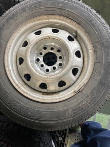 スタッドレス175R14.7PR  TOYOタイヤ