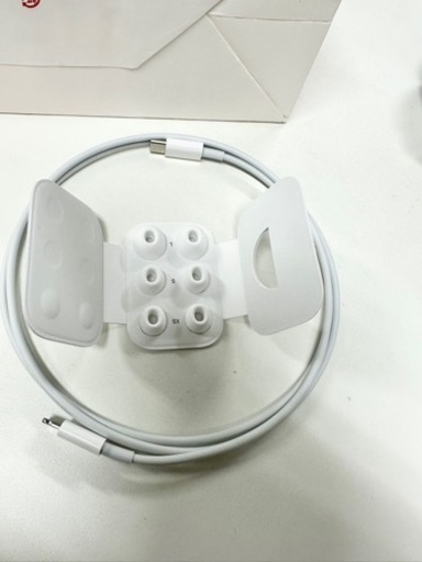 ほぼ未使用AirPods Pro （第二世代）シリコンケース入り（大和駅まで取りに来てくださる方）