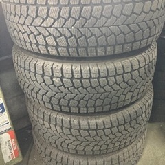 シボレーエクスプレス　スタッドレス　245/70R16 4本　ナット付き