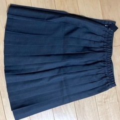 女児　白シャツとプリーツスカートセットの画像