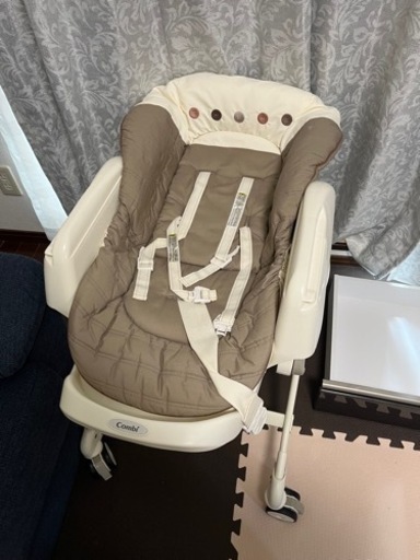 コンビ　combi 電動ネムリラ　ベビーチェア