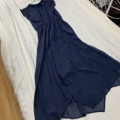 ネイビーのマキシワンピースの画像