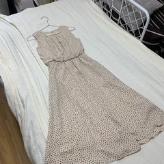 ドット柄マキシワンピースの画像