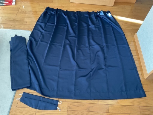135センチ　紺色カーテン