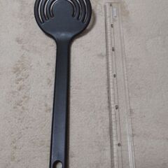 MARNAマーナ／しなって返せるサークルターナー／フライ返し／キッチン／料理の画像