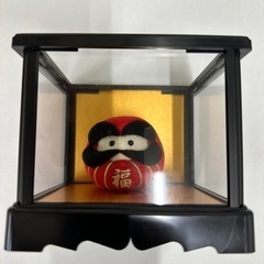 ちりめん　ダルマ　ガラスケース入り