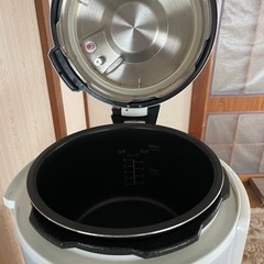 電子圧力鍋の画像