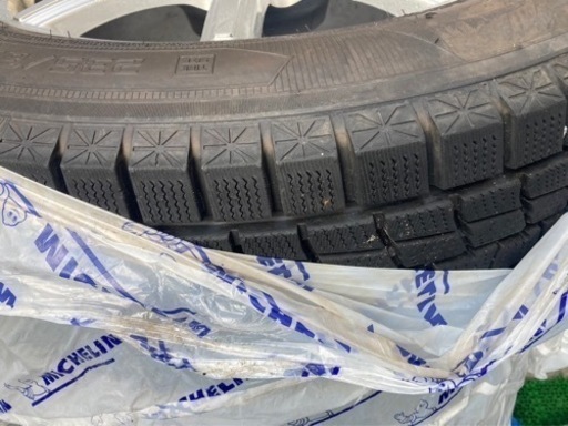 レクサス　スタッドレスタイヤ4本セット（ホイール付き）　235/60R18