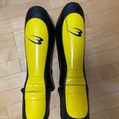 プロテクター、脛当て。ほつれ有り。