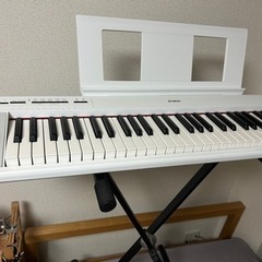 YAMAHA電子ピアノ（ペダル&スタンド付き）