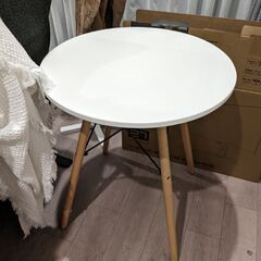 ニトリ　円型テーブルの画像