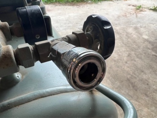 鹿児島県内送料無料 低年式低稼働品！2017年製 196時間 美品！ 日立  5馬力 エアーコンプレッサー 3.7Kw 空気圧縮機 3相200V