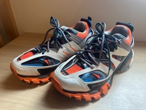 バレンシアガ　トラック