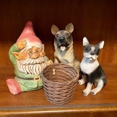 犬などの置き物3点セットを無料で譲ります。