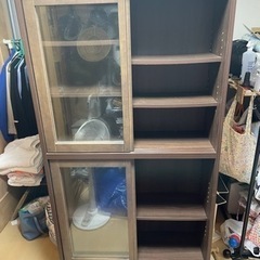 ニトリガラス引戸付き本棚