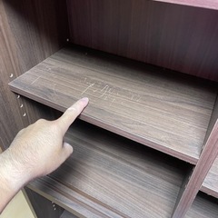 ニトリガラス引戸付き本棚の画像