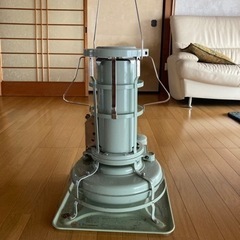 キャンプで活躍 アラジンストーブ ブルーフレームヒーター